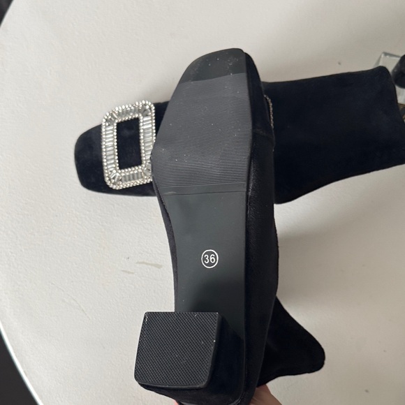 Elegant Black Suede Women's Shoes with Embellished Buckle - Picture 6 of 6